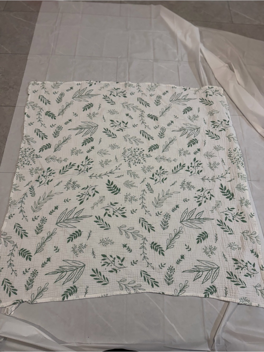 Home Holiday Green Botanical Print Cotton Throw